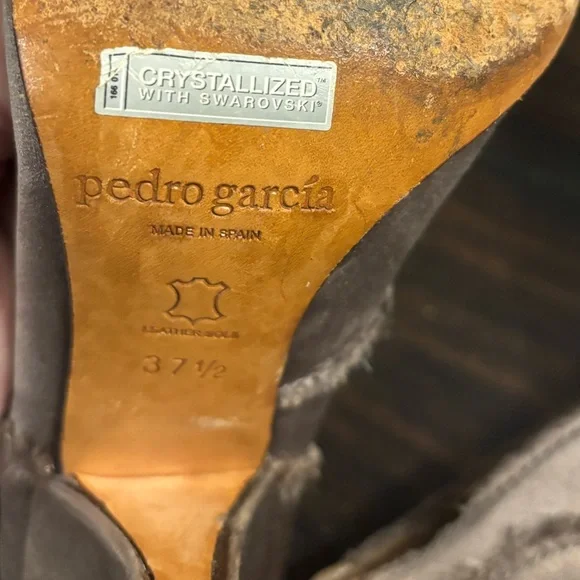 Pedro Garcia Satin Raw-Edge Trim Pumps w/ Swarovski Studs size 7.5 (37.5 euro) - Picture 6 of 6